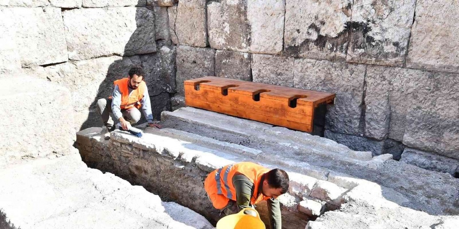 İzmir’de heyecanlandıran buluntu: Antik tiyatro kulisinde ilk antik tuvalet