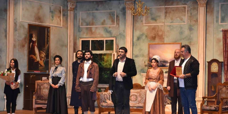 Tarsus Şehir Tiyatrosu, ’Çehov Vodvil’ oyunuyla festivalde tam not aldı