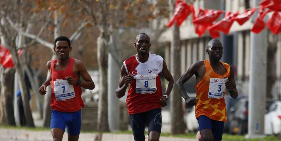 5 Ocak Adana Kurtuluş Yarı Maratonu tamamlandı