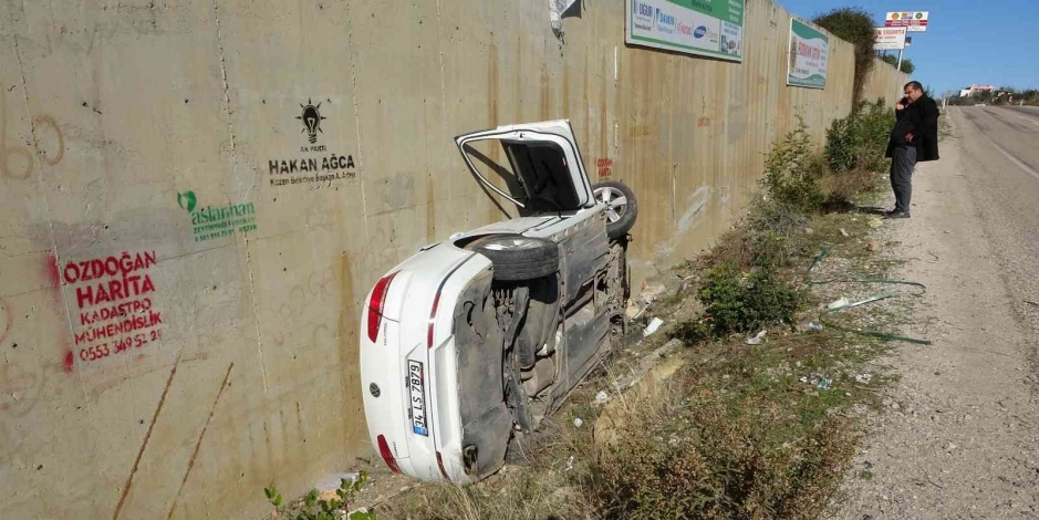Otomobil istimlak duvarına çarptı: 2 yaralı