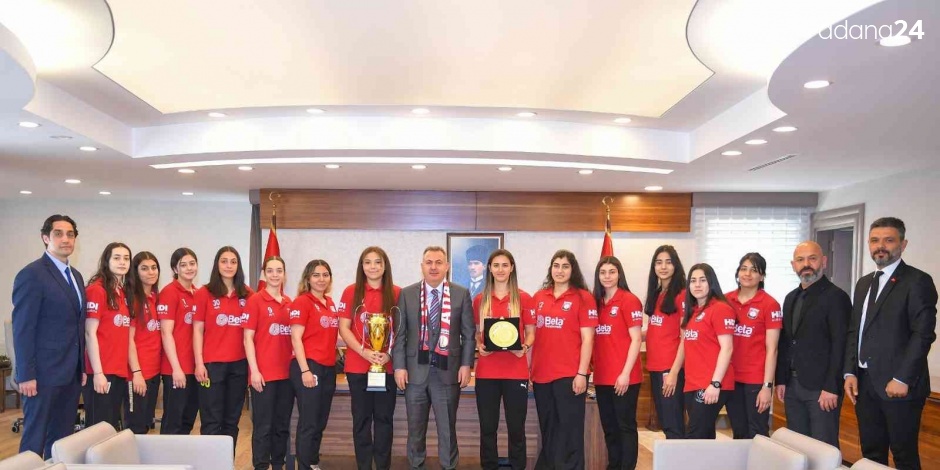 Şampiyon kızlar Vali Elban ve Başkan Karalar’ı gururlandırdı