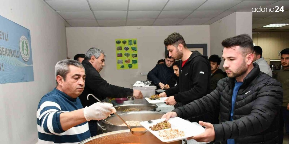 Tufanbeyli’de üniversite öğrencileri Başkan Ergü ile iftarlarını açtı