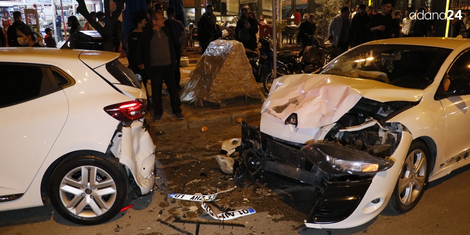 Yer: Turgut Özal! Önce önündeki otomobile ardından park halindeki motosiklerlere ve araçlara çarptı: 2 yaralı